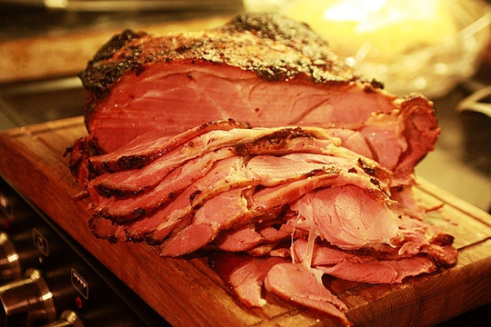 Thực phẩm chế biến bằng cách xông khói nguy hiểm với thai nhi